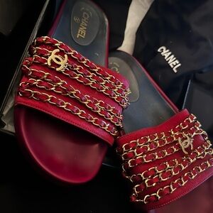 Authentic Chanel chain sandal comes with dust bag